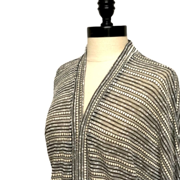 SPOILED Kimono. - Picture 5 of 8